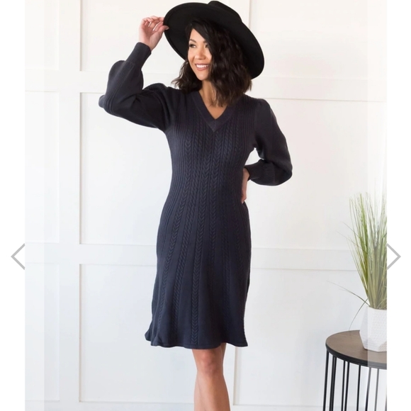 tea n rose Dresses & Skirts - MOVING: MAKE OFFER! Neesee's Dresses Dark Blue Sweater Dress